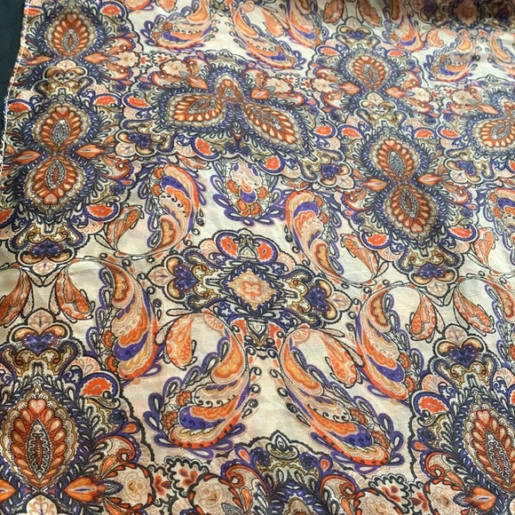 Paisley scarf, semi-sheer - Picture 4 of 5